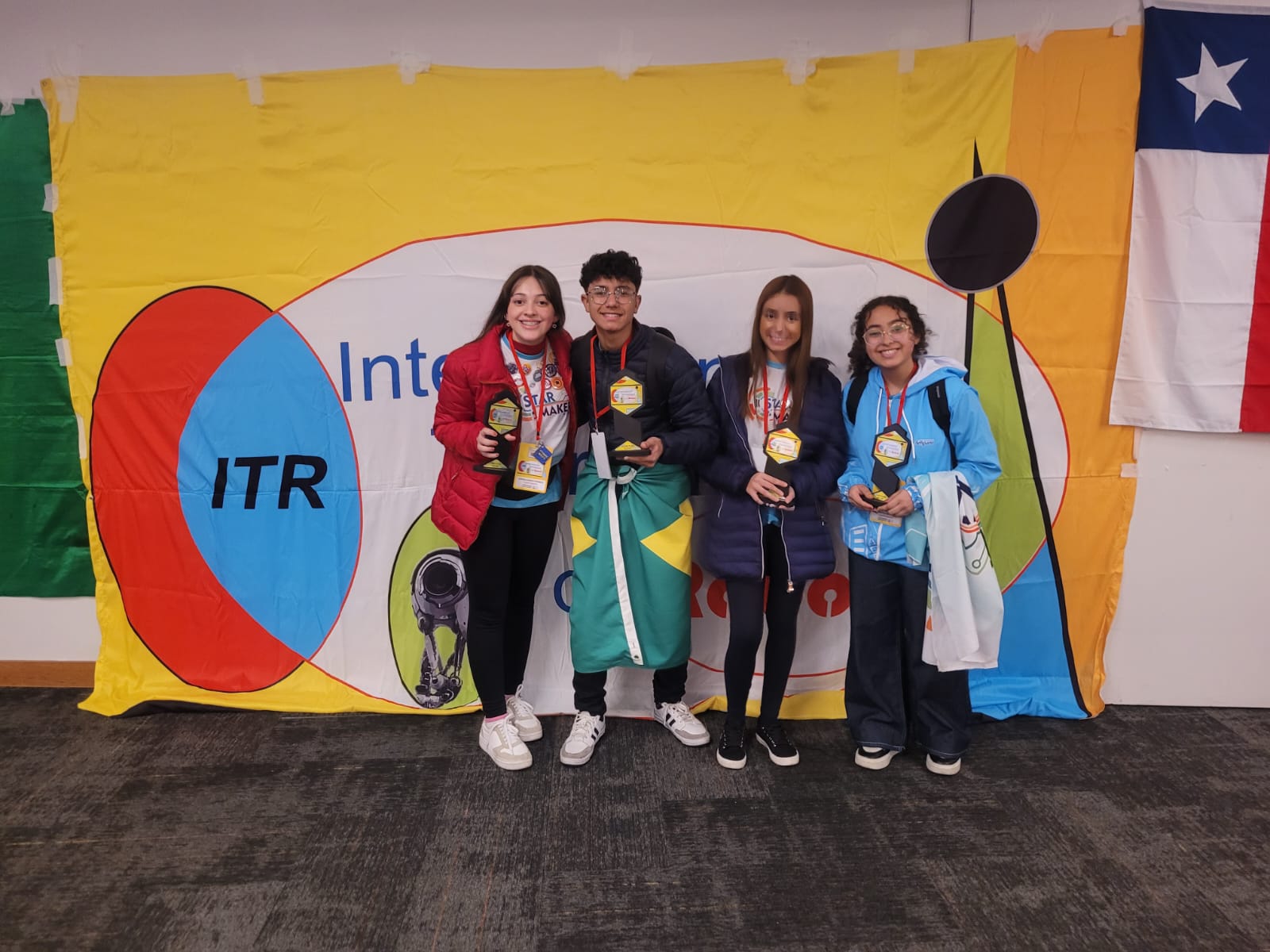Alunos do Colégio Amparo conquistam títulos internacionais em torneio de robótica no Chile